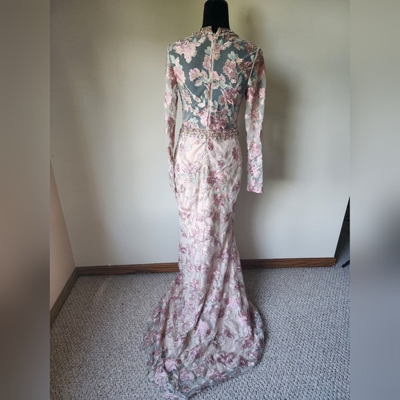Mac Duggal 79281 Floral Embellished Embroidered Gown Women's Sz 4. - Picture 9 of 12